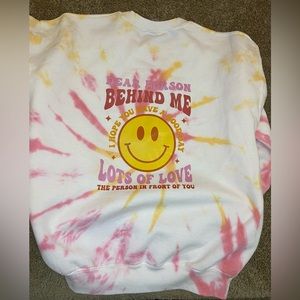 This blemish tie-dye, colors pink and orange. Size large